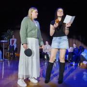 Theater-AG des HCG begeistert mit ihrem neuem Stück „Die Bitch”