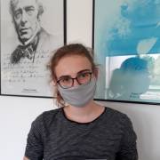 Naomi Klumpf (Jg2) bewältigt die erste Runde der Physik-Olympiade